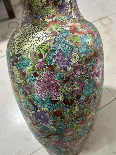 古玩陶瓷粉彩花卉紋盤口瓶真品鑒賞圖