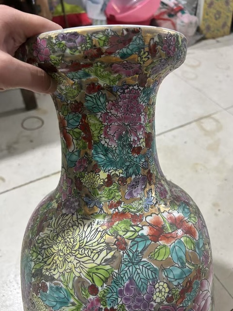 古玩陶瓷粉彩花卉紋盤口瓶真品鑒賞圖
