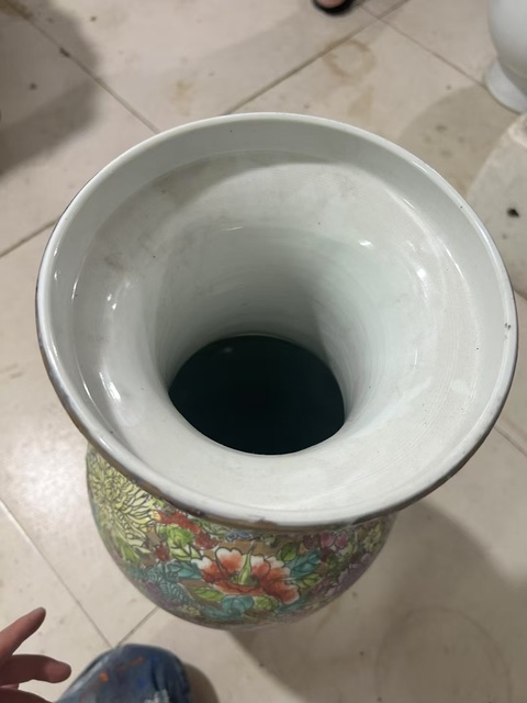 古玩陶瓷粉彩花卉紋盤口瓶真品鑒賞圖
