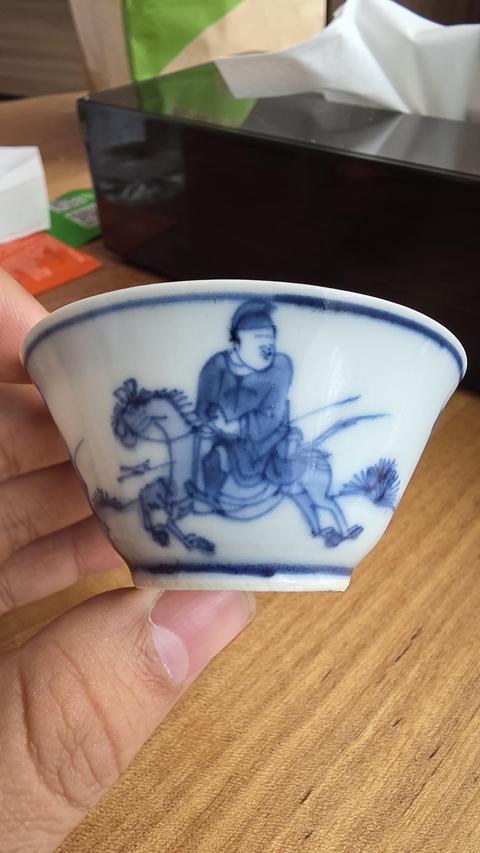 古玩陶瓷青花狩獵圖茶杯真品鑒賞圖