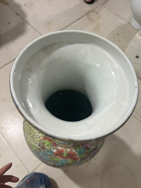 古玩陶瓷粉彩花卉紋盤口瓶真品鑒賞圖