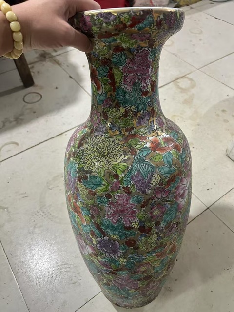 古玩陶瓷粉彩花卉紋盤口瓶真品鑒賞圖