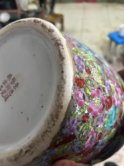 古玩陶瓷粉彩花卉紋盤口瓶真品鑒賞圖