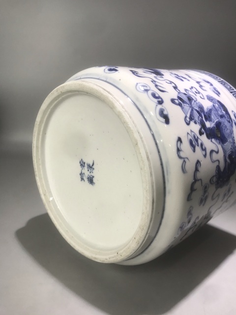 古玩陶瓷飄帶繡球獅子紋圈足筒式爐真品鑒賞圖