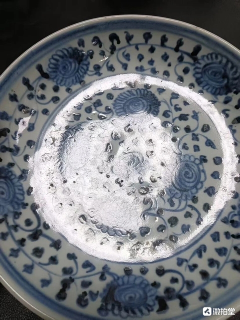 古玩陶瓷花卉紋青花盤真品鑒賞圖