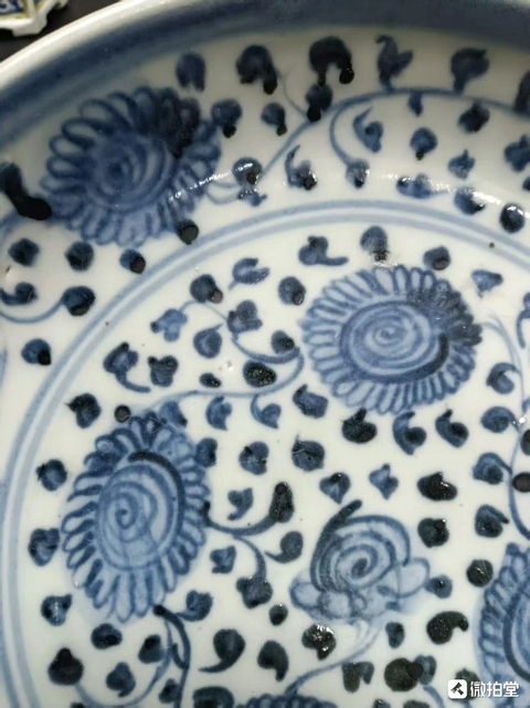 古玩陶瓷花卉紋青花盤真品鑒賞圖