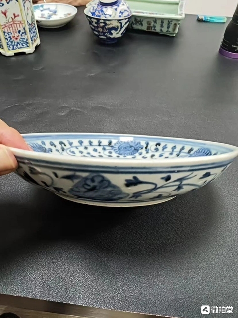 古玩陶瓷花卉紋青花盤真品鑒賞圖