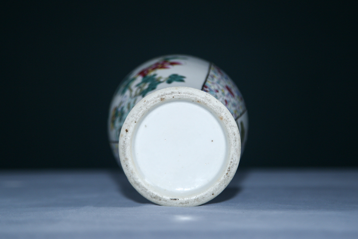 古玩陶瓷清晚期·粉彩纏枝寶相花開窗花卉紋雞腿瓶真品鑒賞圖