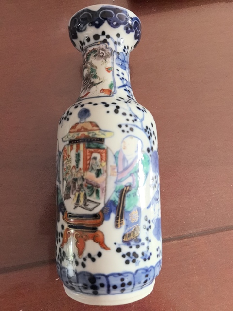 古玩陶瓷人物紋青花加彩瓶真品鑒賞圖