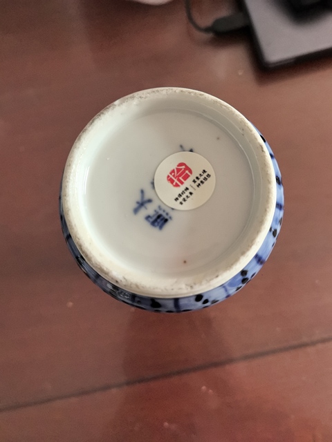 古玩陶瓷人物紋青花加彩瓶真品鑒賞圖