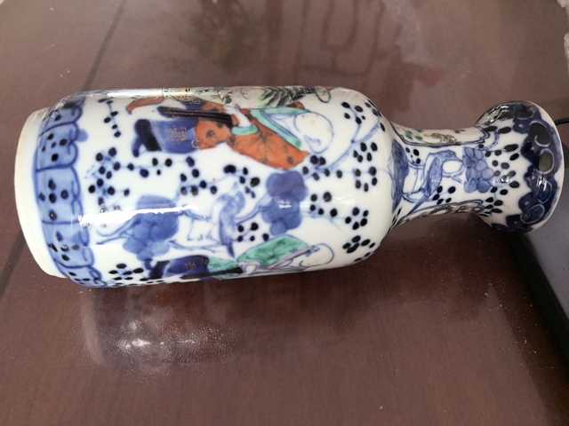 古玩陶瓷人物紋青花加彩瓶真品鑒賞圖