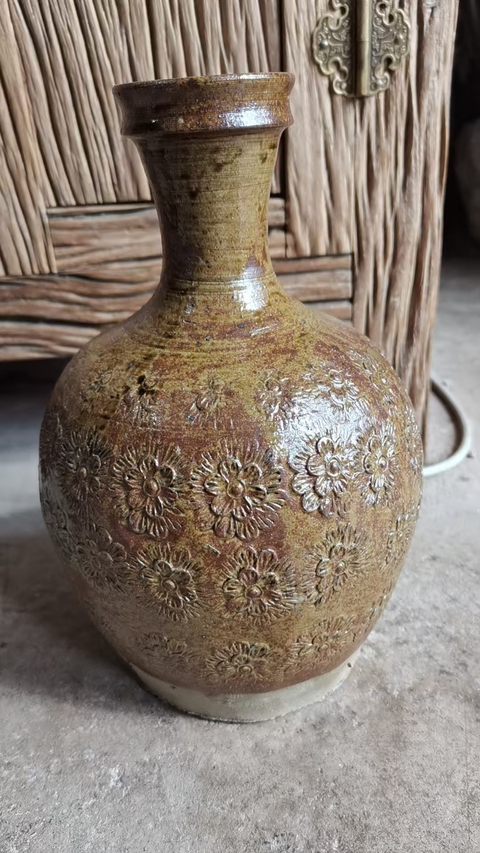 古玩陶瓷褐釉印花盤口瓶真品鑒賞圖