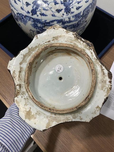 古玩陶瓷人物紋青花罐真品鑒賞圖