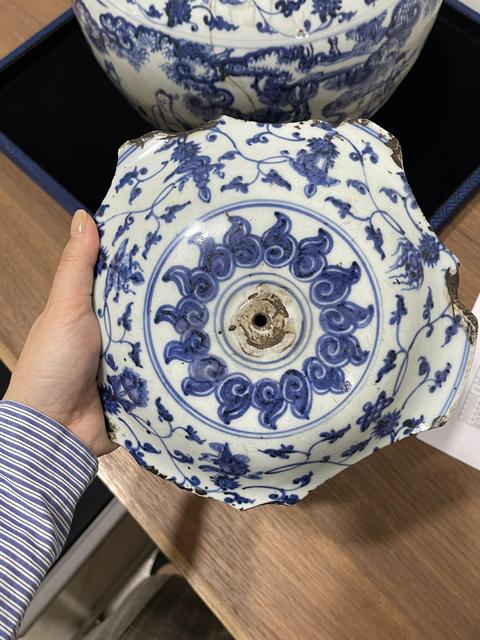 古玩陶瓷人物紋青花罐真品鑒賞圖