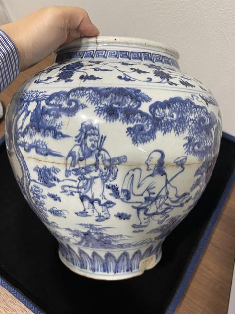 古玩陶瓷人物紋青花罐真品鑒賞圖