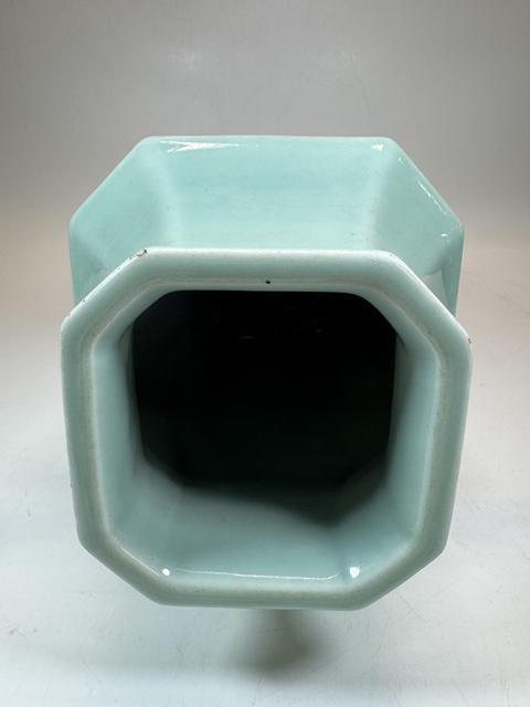 古玩陶瓷青釉八方瓶真品鑒賞圖