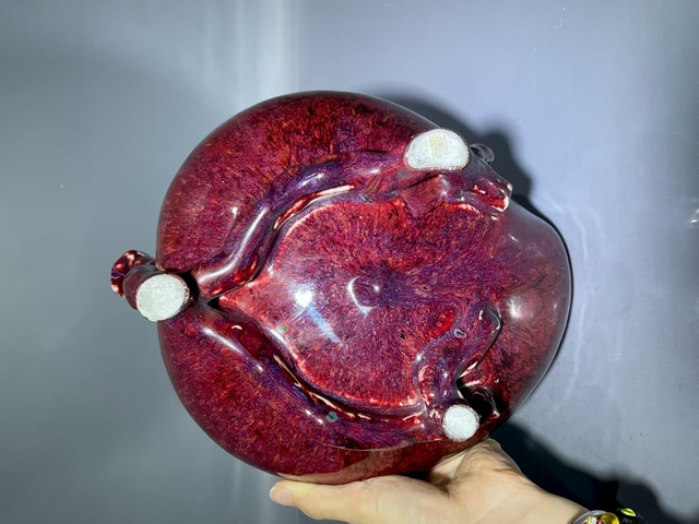 古玩陶瓷窯變紅釉三足桃型洗真品鑒賞圖