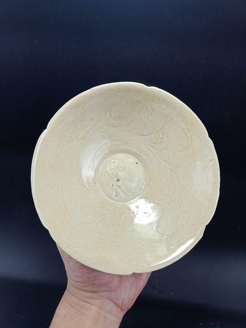 古玩陶瓷宋 米黃釉劃花斗笠碗真品鑒賞圖