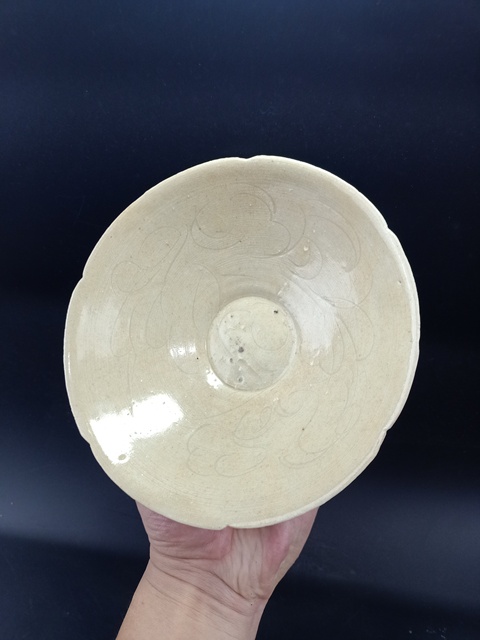 古玩陶瓷宋 米黃釉劃花斗笠碗真品鑒賞圖