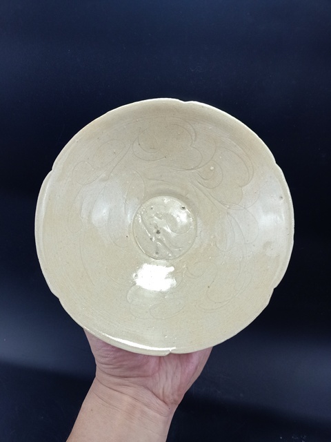 古玩陶瓷宋 米黃釉劃花斗笠碗真品鑒賞圖