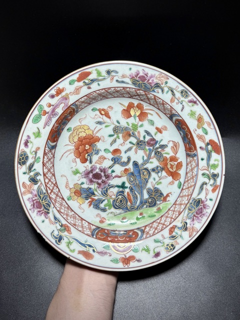 古玩陶瓷青花描金粉彩花卉紋折沿盤真品鑒賞圖