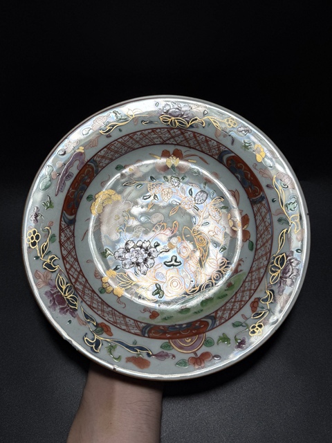 古玩陶瓷青花描金粉彩花卉紋折沿盤真品鑒賞圖