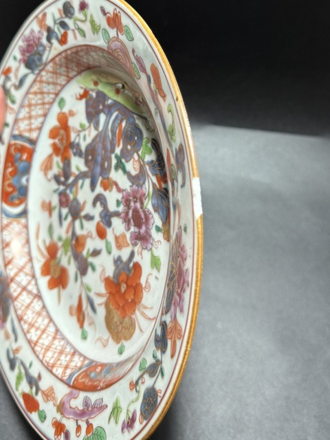 古玩陶瓷青花描金粉彩花卉紋折沿盤真品鑒賞圖