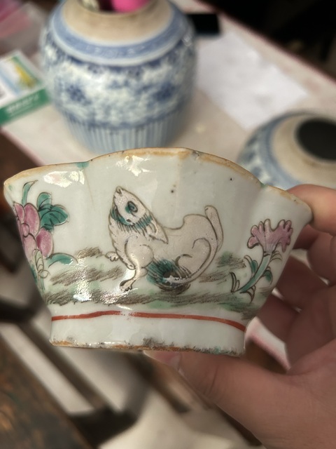 古玩陶瓷粉彩花口碗真品鑒賞圖