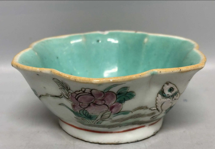 古玩陶瓷粉彩花口碗真品鑒賞圖