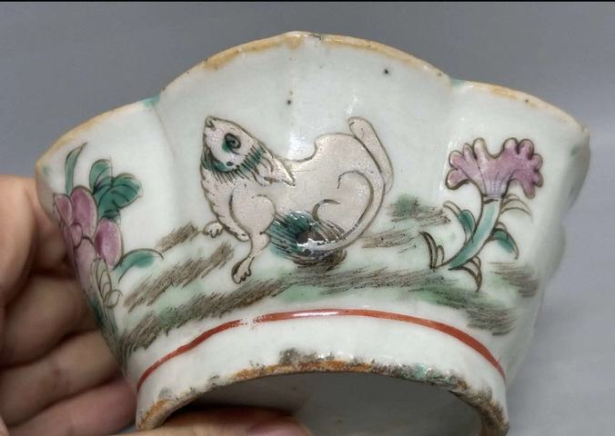 古玩陶瓷粉彩花口碗真品鑒賞圖