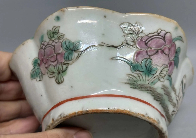 古玩陶瓷粉彩花口碗真品鑒賞圖