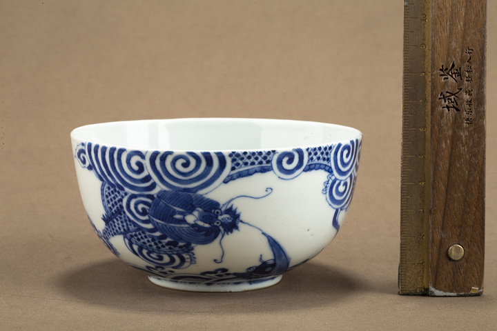 古玩陶瓷晚清·青花魚(yú)化龍紋碗真品鑒賞圖