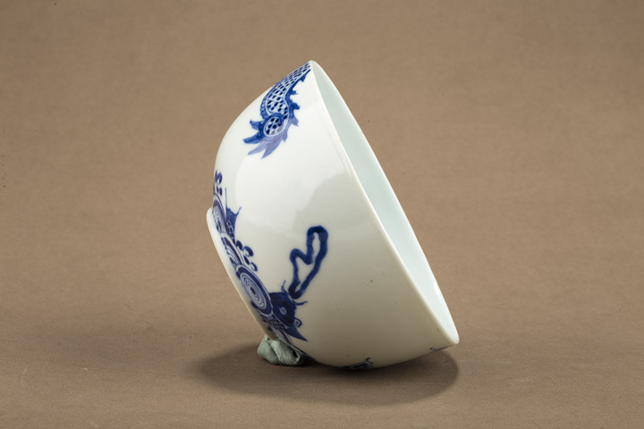 古玩陶瓷晚清·青花魚(yú)化龍紋碗真品鑒賞圖