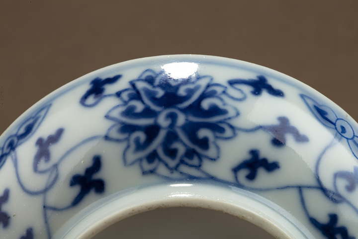 古玩陶瓷清光緒·青花纏枝蓮紋小盤（官）真品鑒賞圖