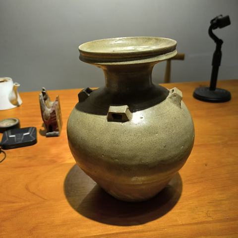 古玩陶瓷越窯青瓷四系盤口瓶真品鑒賞圖