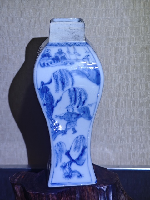 古玩陶瓷青花人物故事紋四方瓶真品鑒賞圖