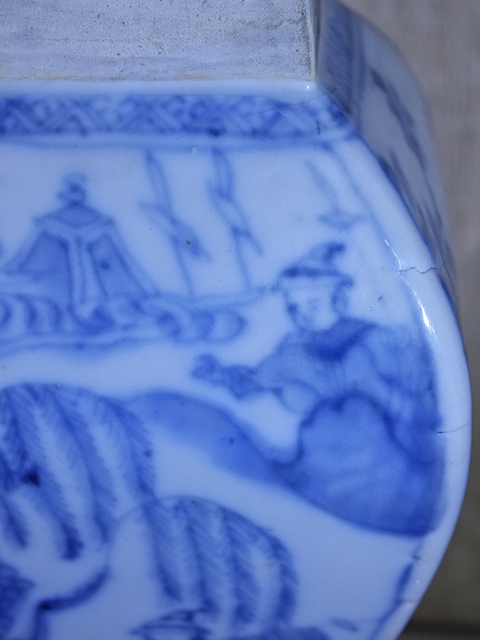 古玩陶瓷青花人物故事紋四方瓶真品鑒賞圖