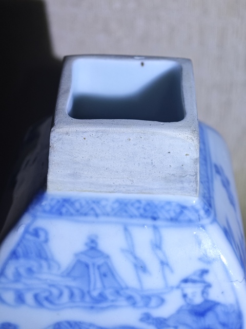 古玩陶瓷青花人物故事紋四方瓶真品鑒賞圖