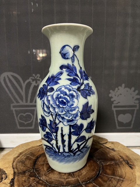 古玩陶瓷豆青釉青花堆白牡丹紋瓶拍賣，當(dāng)前價(jià)格1388元