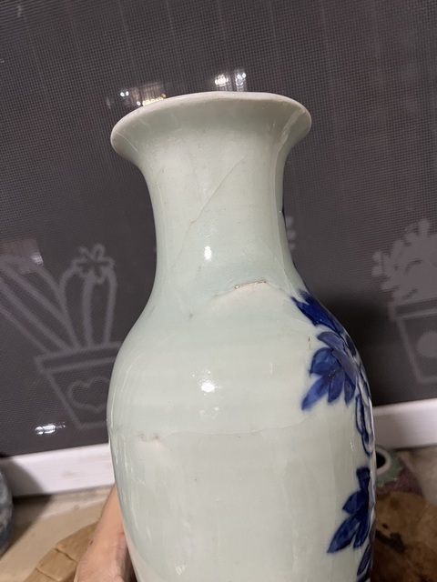 古玩陶瓷豆青釉青花堆白牡丹紋瓶拍賣，當(dāng)前價(jià)格1388元