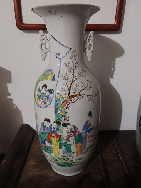 古玩陶瓷粉彩庭院仕女圖撣瓶拍賣，當前價格3200元