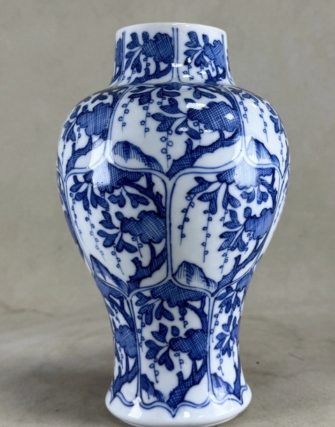 古玩陶瓷花卉紋青花雞腿瓶真品鑒賞圖