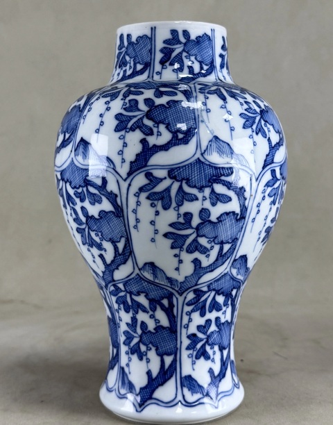 古玩陶瓷花卉紋青花雞腿瓶真品鑒賞圖