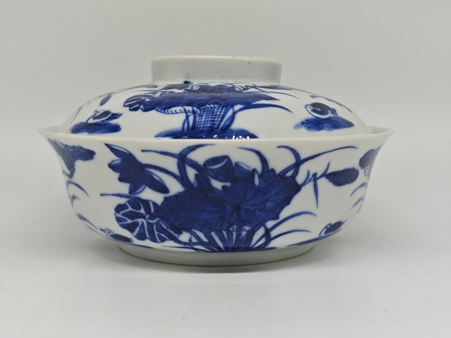 古玩陶瓷青花鴛鴦荷花紋蓋碗真品鑒賞圖