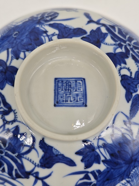 古玩陶瓷青花鴛鴦荷花紋蓋碗真品鑒賞圖