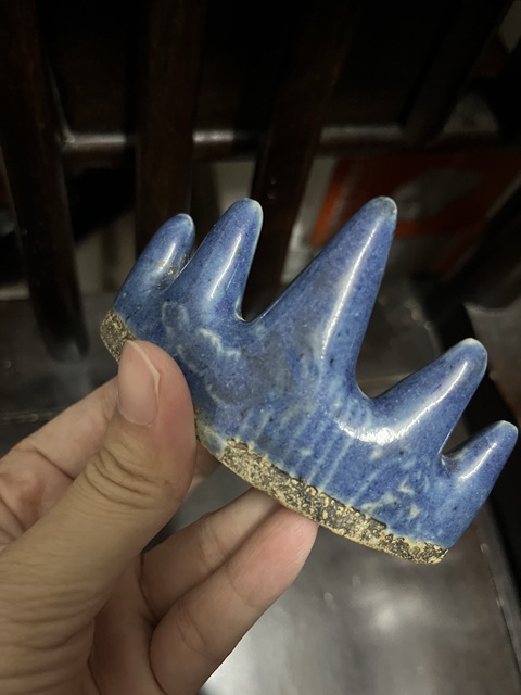 古玩陶瓷霽藍釉山子筆架真品鑒賞圖