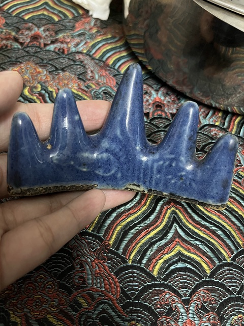 古玩陶瓷霽藍釉山子筆架真品鑒賞圖