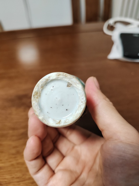 古玩陶瓷五彩松鼠葡萄紋梅瓶真品鑒賞圖