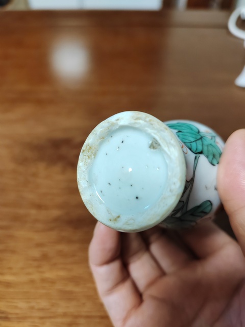 古玩陶瓷五彩松鼠葡萄紋梅瓶真品鑒賞圖
