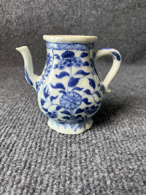 古玩陶瓷青花花卉紋執壺拍賣,當前價格1888元